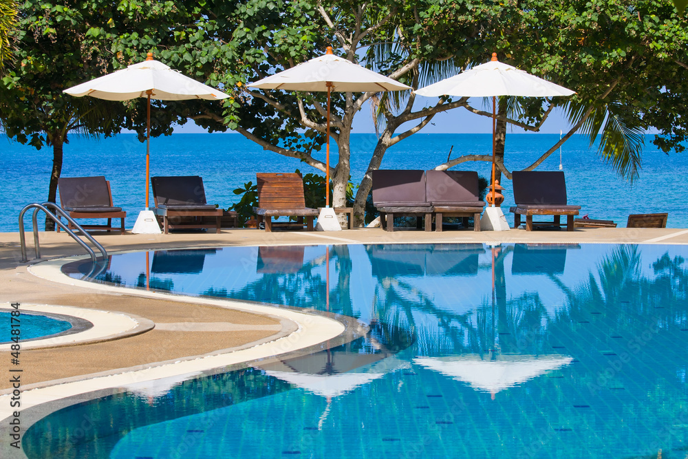 Fototapeta premium Swimming pool on the beach in Thailand