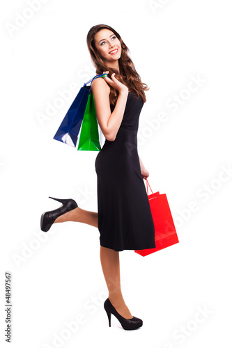 attraktive brünette junge Frau mit Einkaufstaschen