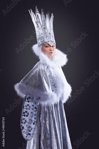 Canvastavla Pretty girl in ice queen carnival costume