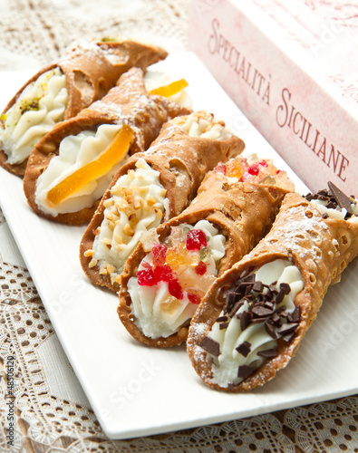 Sicilian cannoli photo