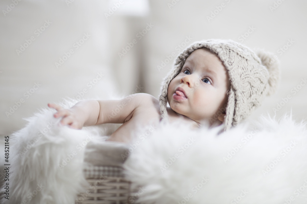 niemowlę w czapeczce