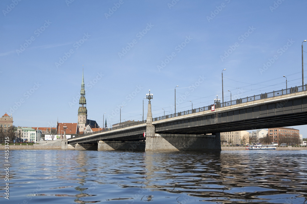 Латвия. Город Рига. Вид с реки Даугавы на старый город