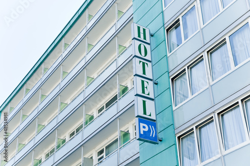 Hotel - Gebäude mit Schild