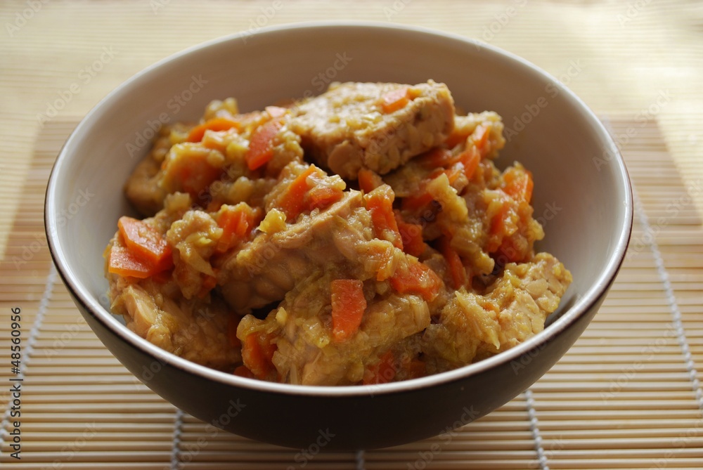 Stew tempeh with carrots and onion