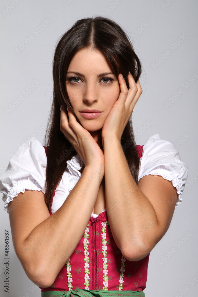 Frau im Dirndl Frau im Dirndl