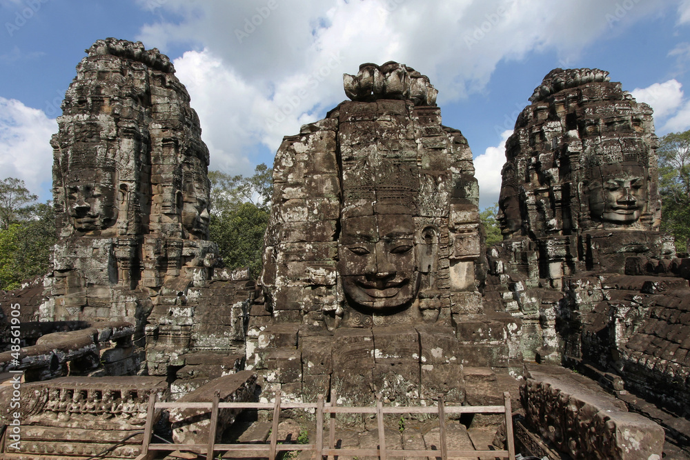 Trois visages du Bayon. Angkor
