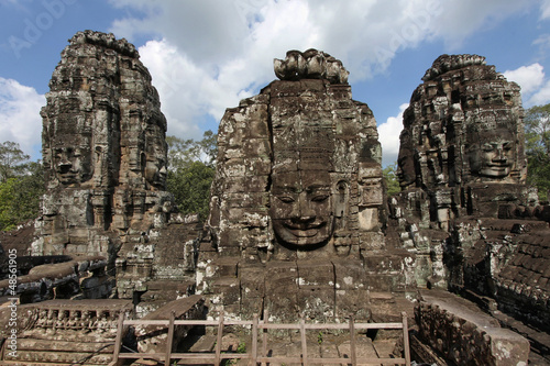 Trois visages du Bayon. Angkor © Pierre-Jean DURIEU