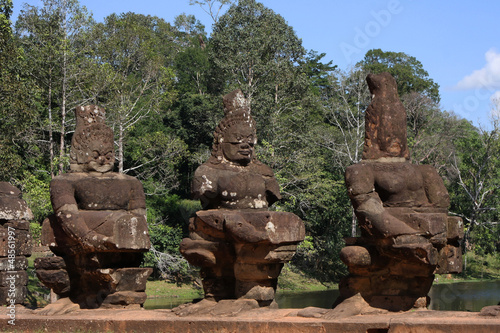 Statues à l'entrée sud d'Angkor Thom