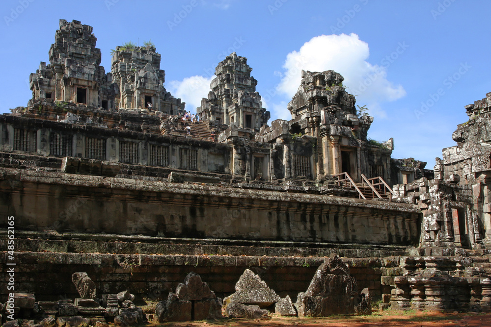 Façade du temple Ta Keo à Angkor