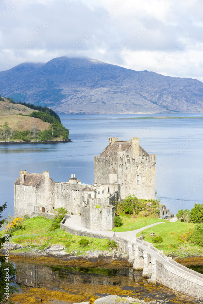 Naklejka premium Eilean Donan Castle, Loch Duich, Scotland