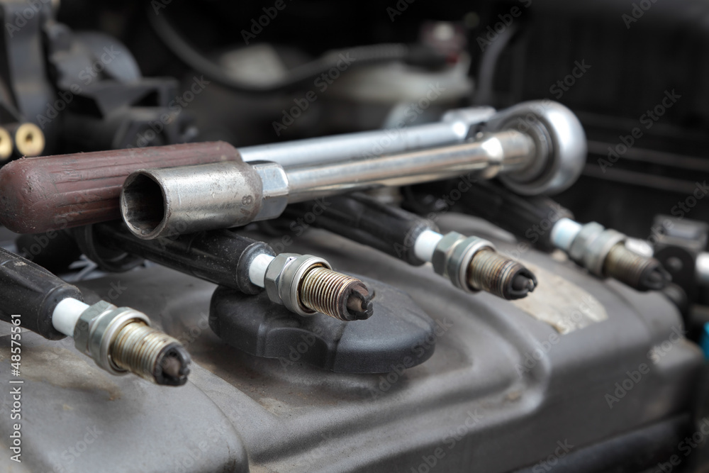 Car gasoline engine, ignition coil, spark plugs, ratchet Car gasoline engine, ignition coil, spark plugs, ratchet