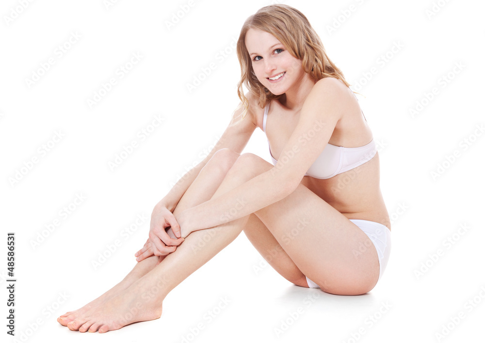 Attraktives Mädchen in weißer Unterwäsche Attraktives Mädchen in weißer Unterwäsche