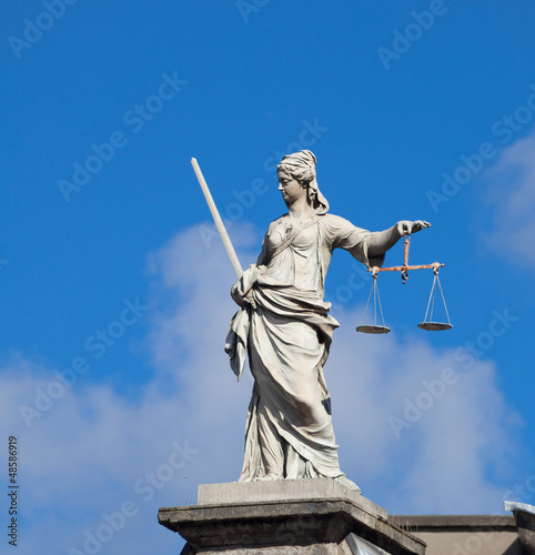 Foto Lady Justice (Justitia) statue in Dublin