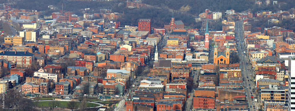 Obraz premium Panoramic view of Cincinnati historic district