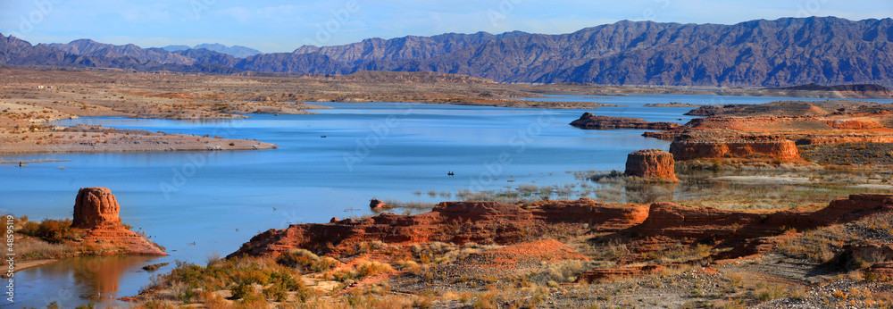 Obraz premium Panoramic view of Lake Mead recreation area