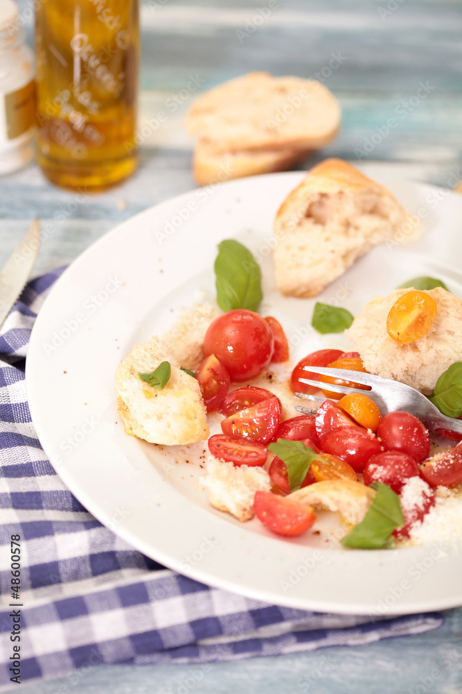 Tomaten an Olivenöl mit Brot