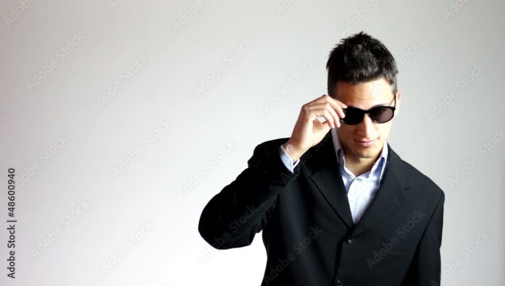 gesto di approvazione con occhiali gesto di approvazione con occhiali