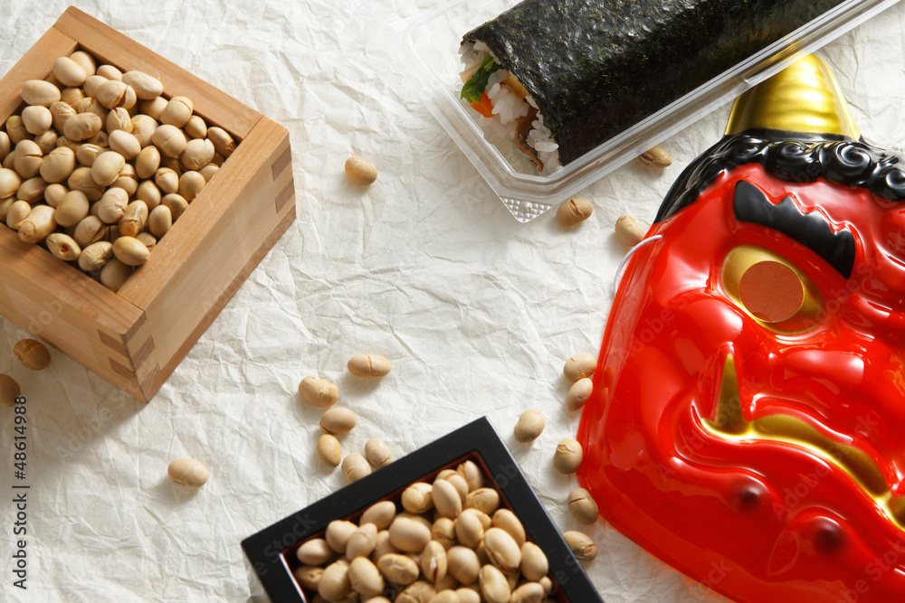 鬼の面と豆と巻き寿司 鬼の面と豆と巻き寿司