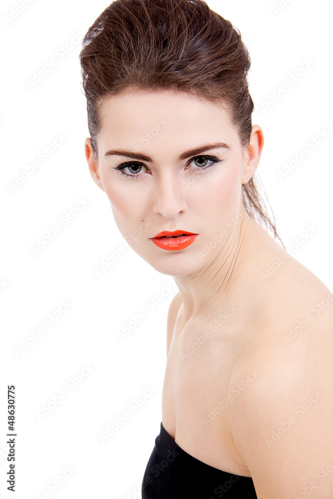 perfekte junge schöne brünette frau mit orange lippenstift iso perfekte junge schöne brünette frau mit orange lippenstift iso