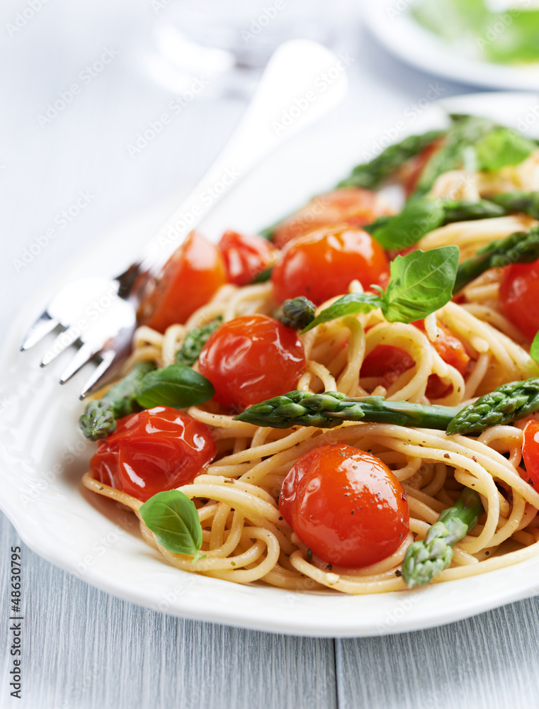 Spaghetti with cherry tomatoes and green asparagus Spaghetti with cherry tomatoes and green asparagus