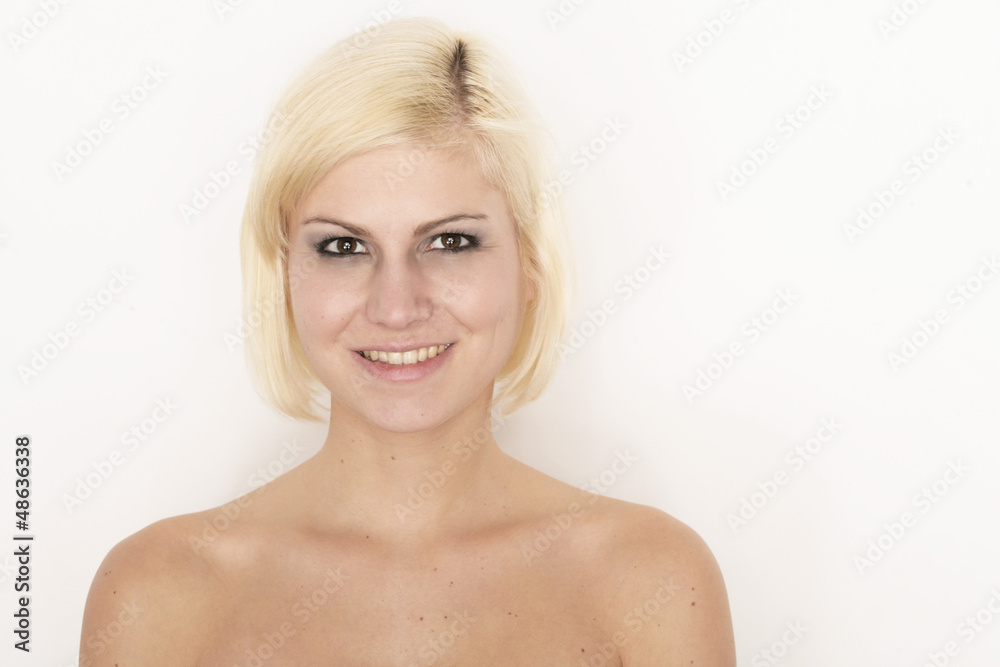 Junges Mädchen posiert Junges Mädchen posiert