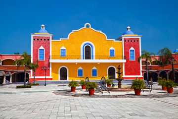 Sierkussen Mexico Traditionele Mexicaanse hacienda binnenplaats  © SOMATUSCANI
