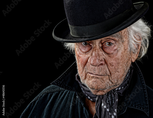 Foto Old man wearing a bowler hat