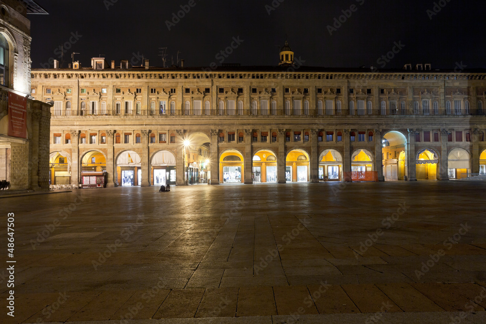 Obraz premium Palazzo dei Banchi at night, in Bologna