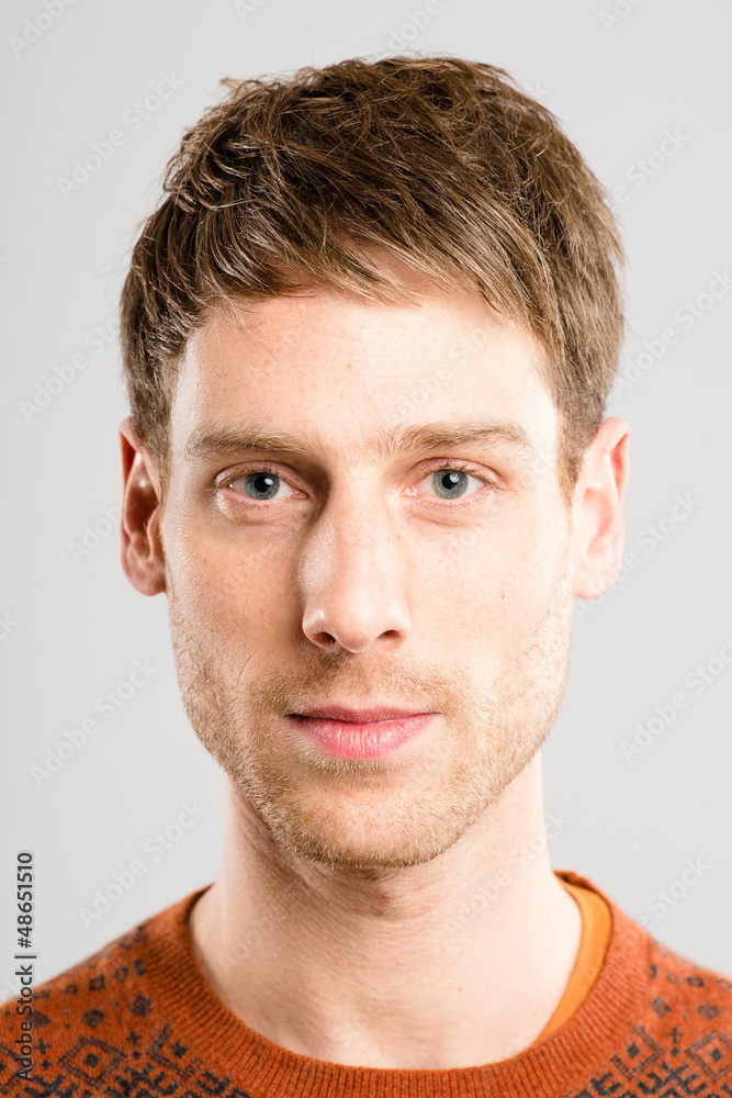 Fototapeta premium serious man portrait real people high definition grey background