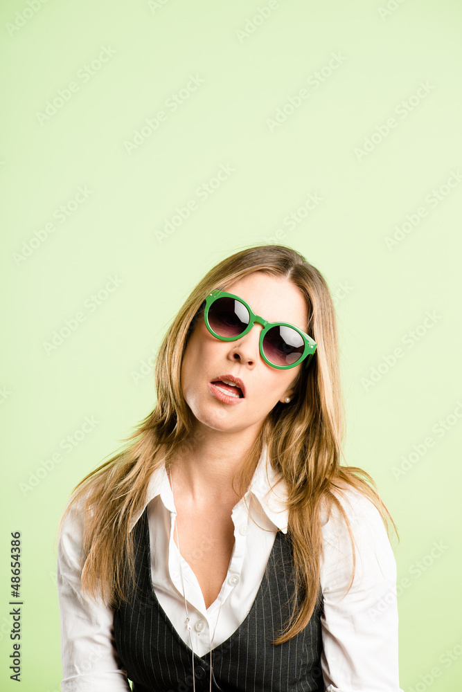 funny woman portrait real people high definition green backgroun funny woman portrait real people high definition green backgroun