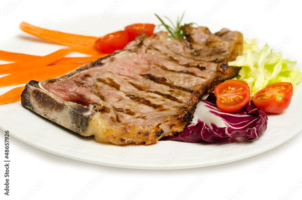 Bistecca di manzo e contorno di verdure Bistecca di manzo e contorno di verdure