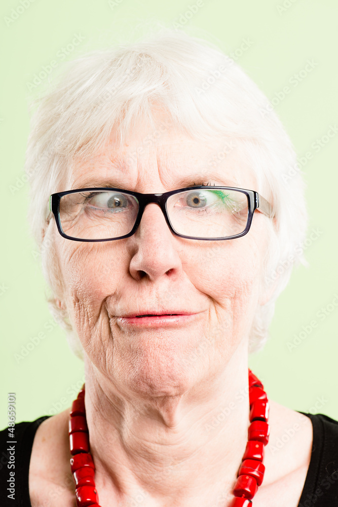 funny woman portrait real people high definition green backgroun