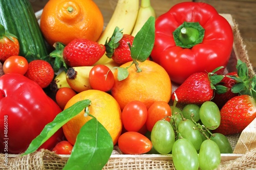 Verschiedenes frisches Obst und Gemüse