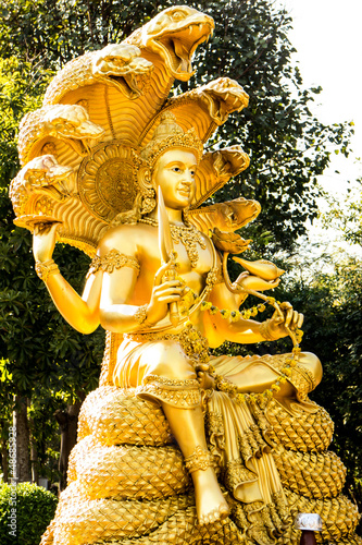 narayana statue