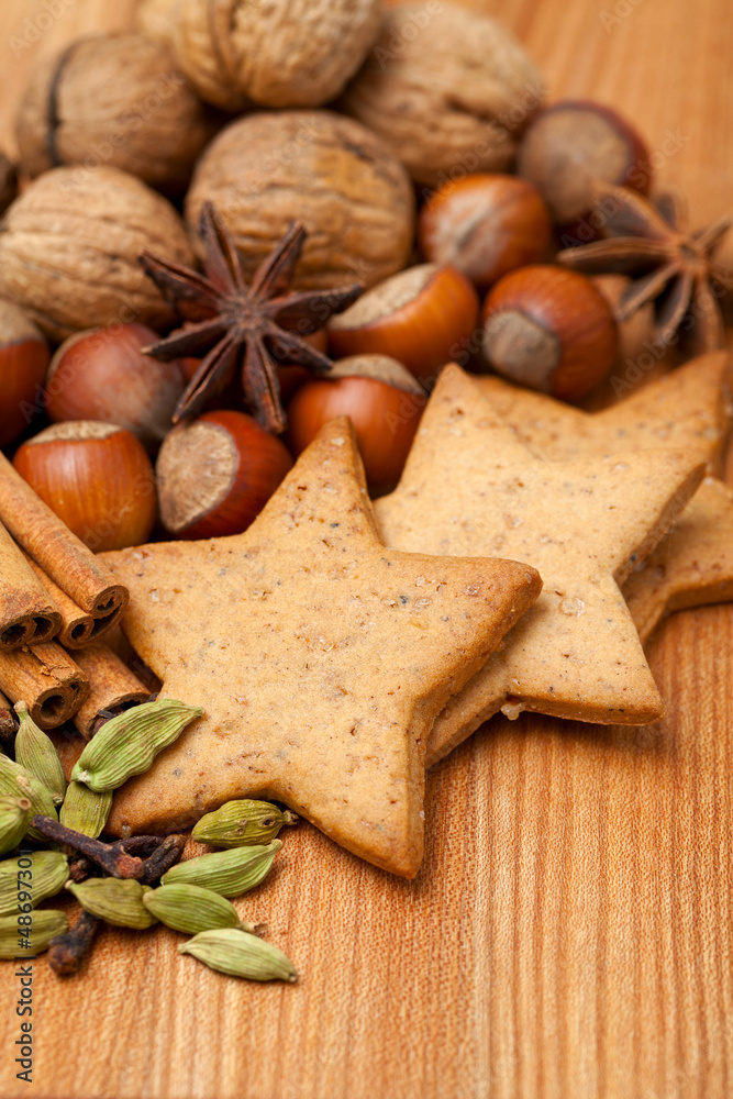 Fototapeta premium gingerbread cookies with cinnamon, anise and nuts
