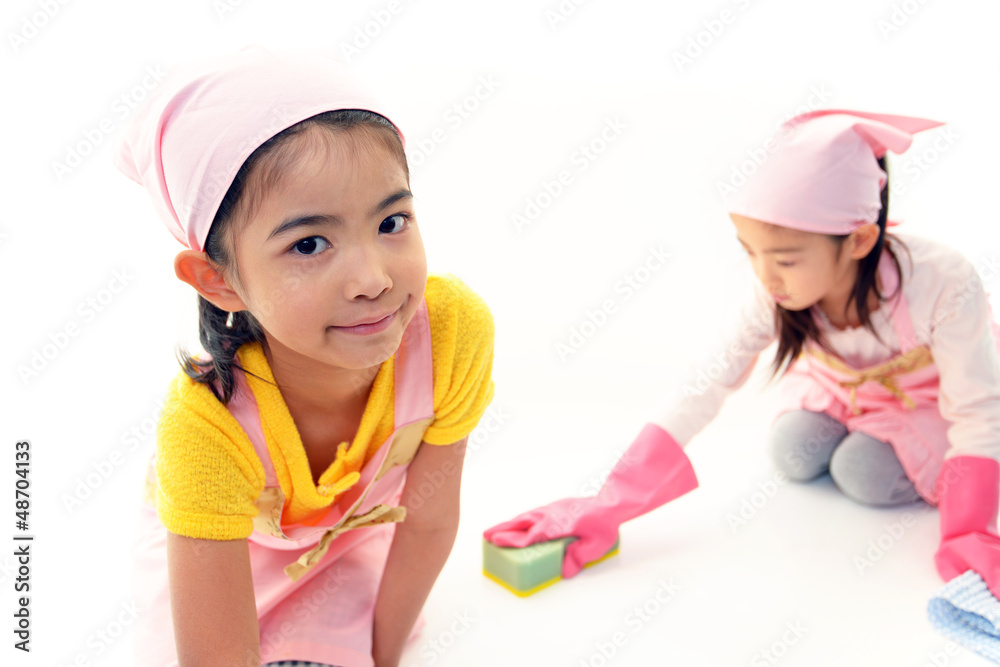 掃除をする姉妹