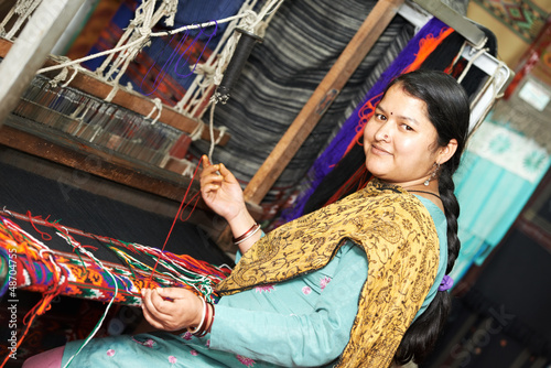 Photos young indian woman weaver
