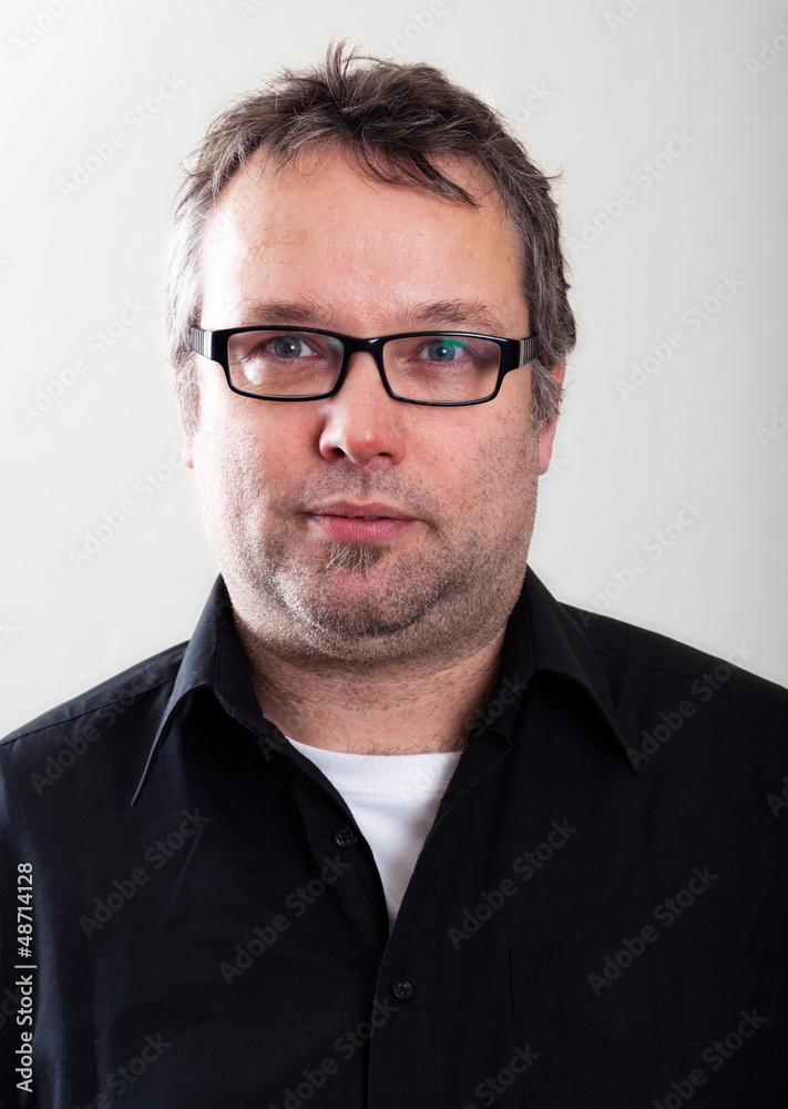 Obraz premium Real People Portrait: Serious Mid-Age Caucasian Man