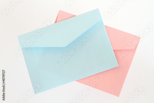 青とピンクの封筒　電子メールイメージ