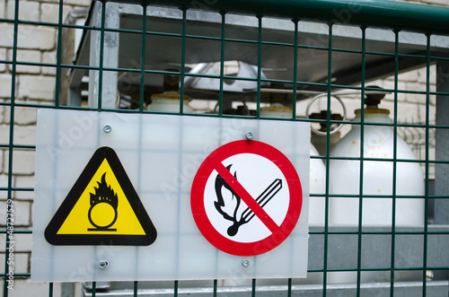 fire warning sign compress oxygen gas cylinder