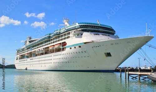 Fototapeta Naklejka Na Ścianę i Meble -  Cruise ship 