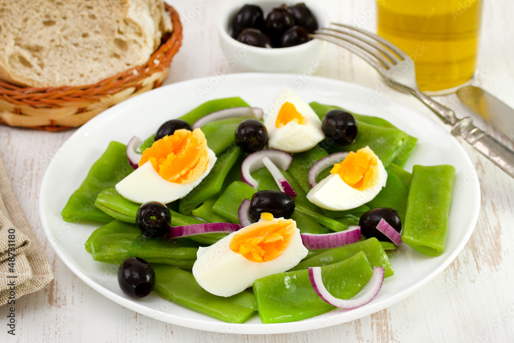 salad with green beans, egg and olives