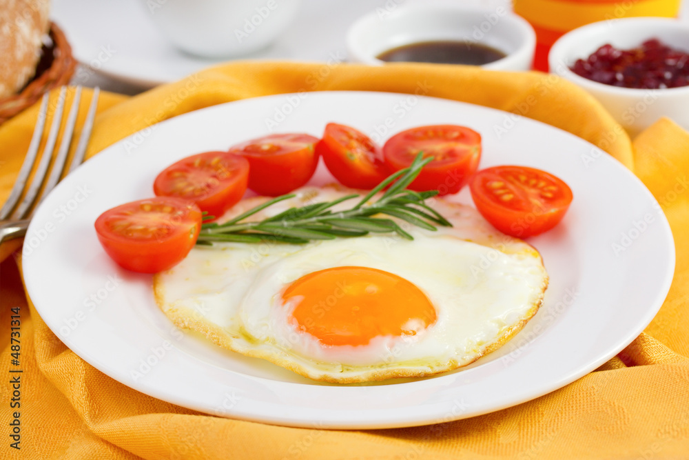 fried egg with tomato on the plate fried egg with tomato on the plate