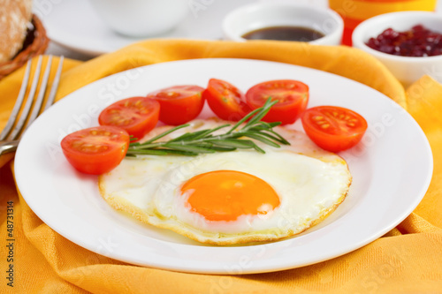 fried egg with tomato on the plate