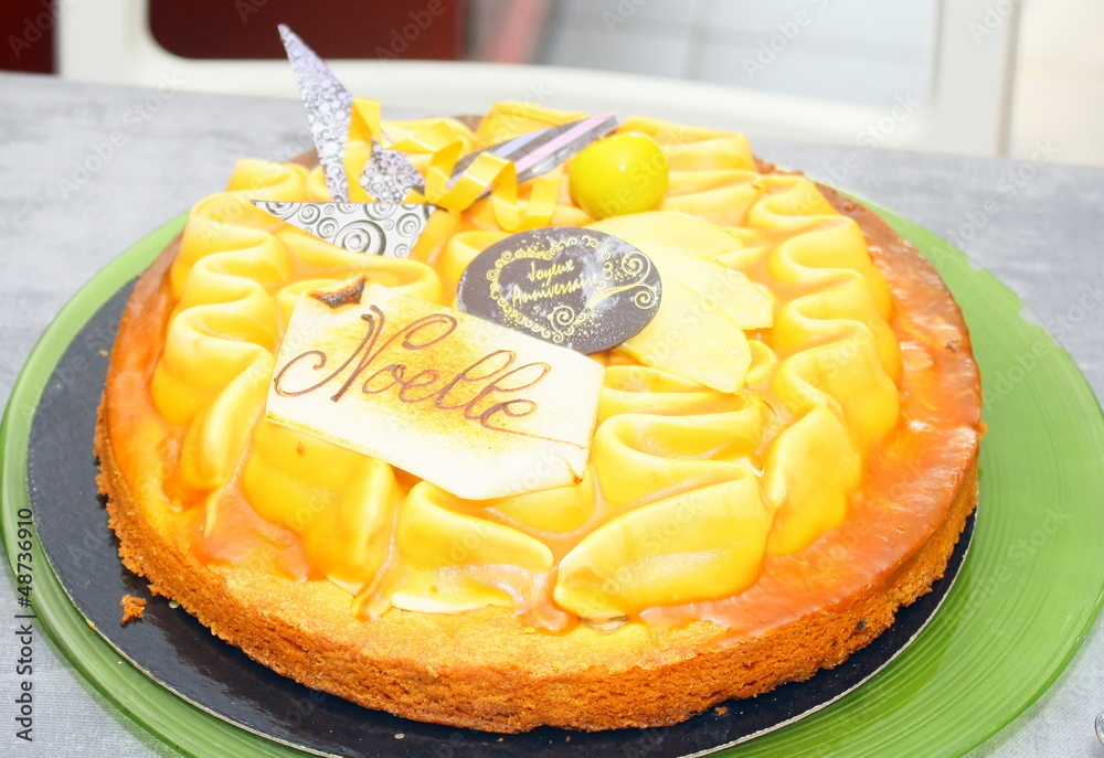 Photo Stock Gateau Nappage Caramel Joyeux Anniversaire Adobe Stock
