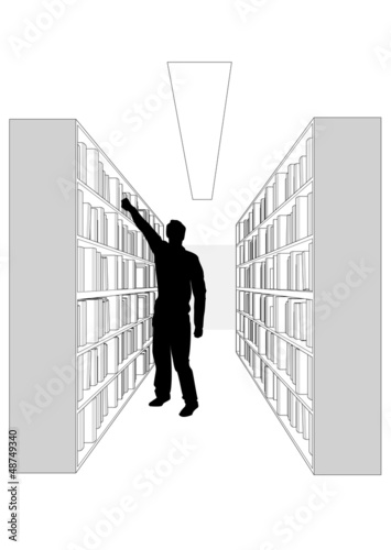 Mann in einer öffentlichen Bibliothek