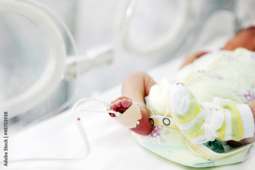 newborn baby in hospital - obrazy, fototapety, plakaty 