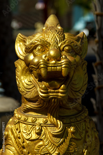 Thai dragon gold statue © Netfalls