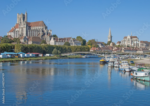 Auxerre am Fluss Yonne mit der berühmten Kathedrale