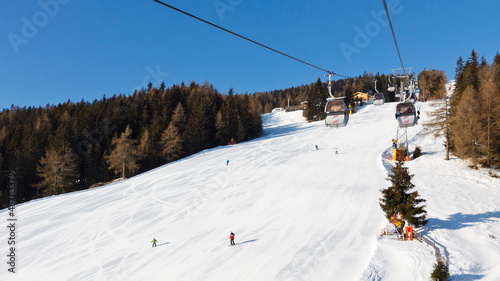 Gondola Ski Lift in South Tyrol © Patrick Poendl